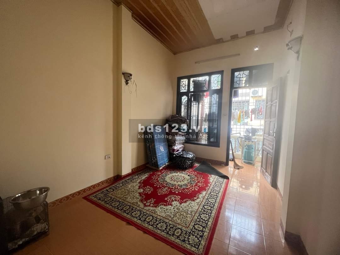 Cho thuê nhà nguyên căn, KD sầm uất, Văn Cao, Ba Đình, 40m2 x 3T, giá: 13Tr/Th (Có TL)