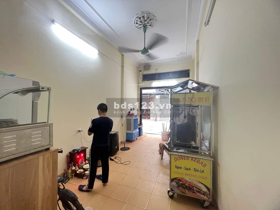 Cho thuê nhà nguyên căn, KD sầm uất, Văn Cao, Ba Đình, 40m2 x 3T, giá: 13Tr/Th (Có TL)