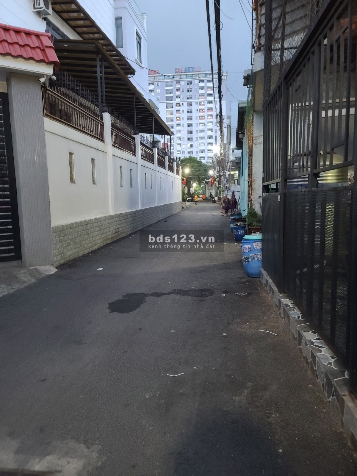 Bán nhà quận 12, 31 Phan Văn Hớn 2.5 tỷ,68m2, hẻm 3met, cách mt 100m.