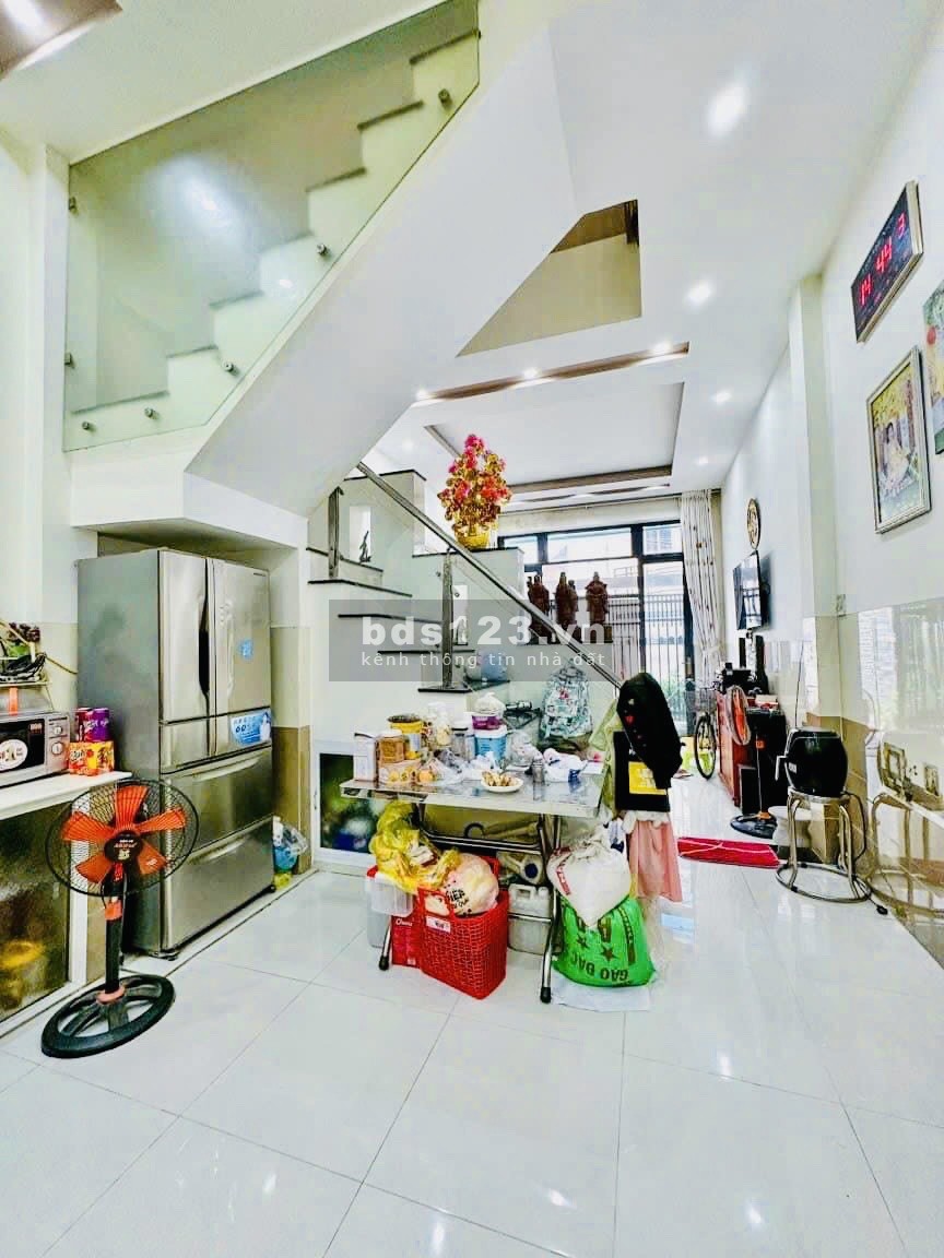 tôi chính chủ bán nhà sổ hồng riêng xã xuân thới thượng hóc môn