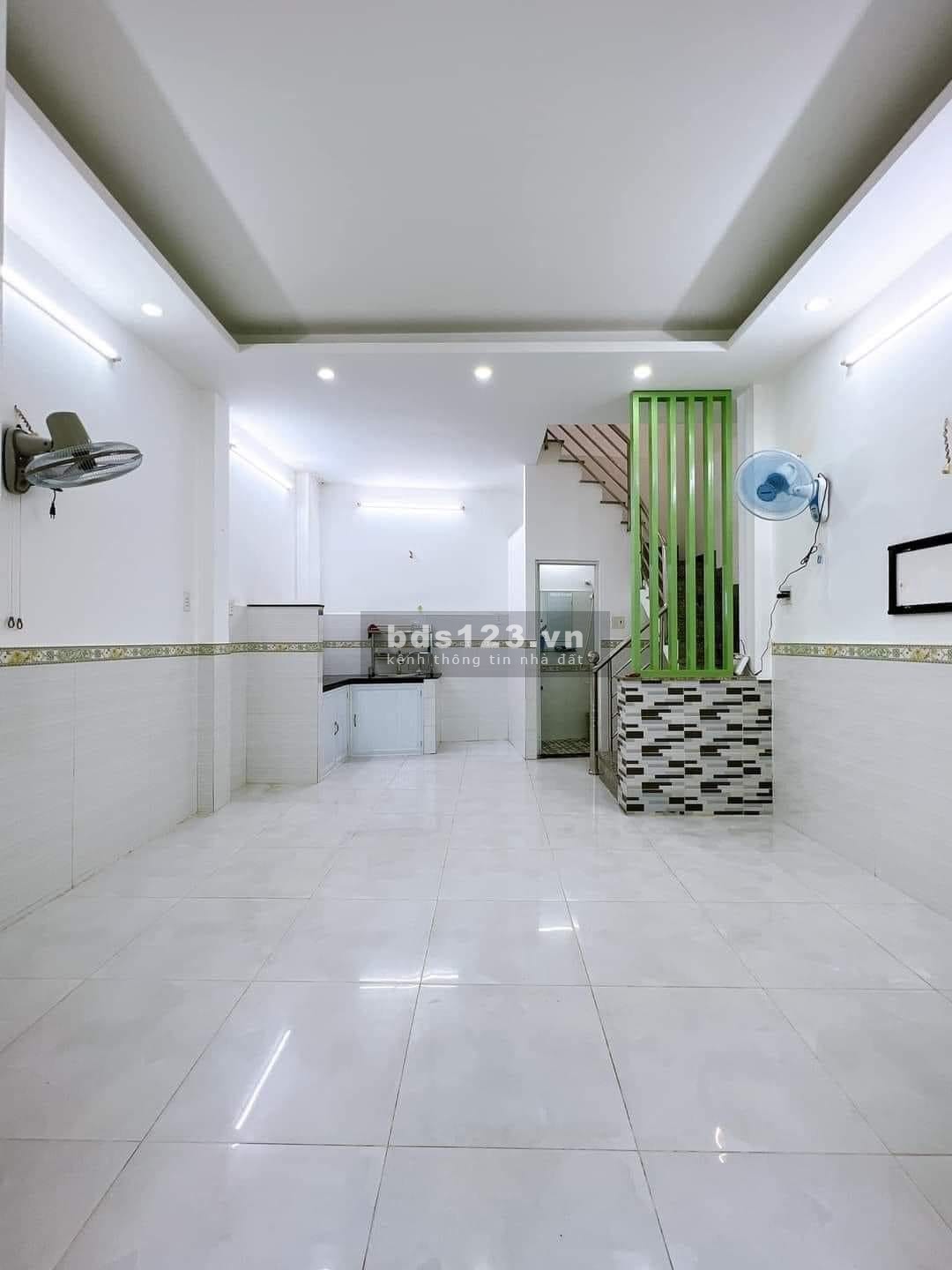 Bán nhà gấp Khánh Hội, phường 3, quận 4, 4 tầng, 32m2 gần trường học SHR 3 tỷ 4 LH 0931769418 Quân