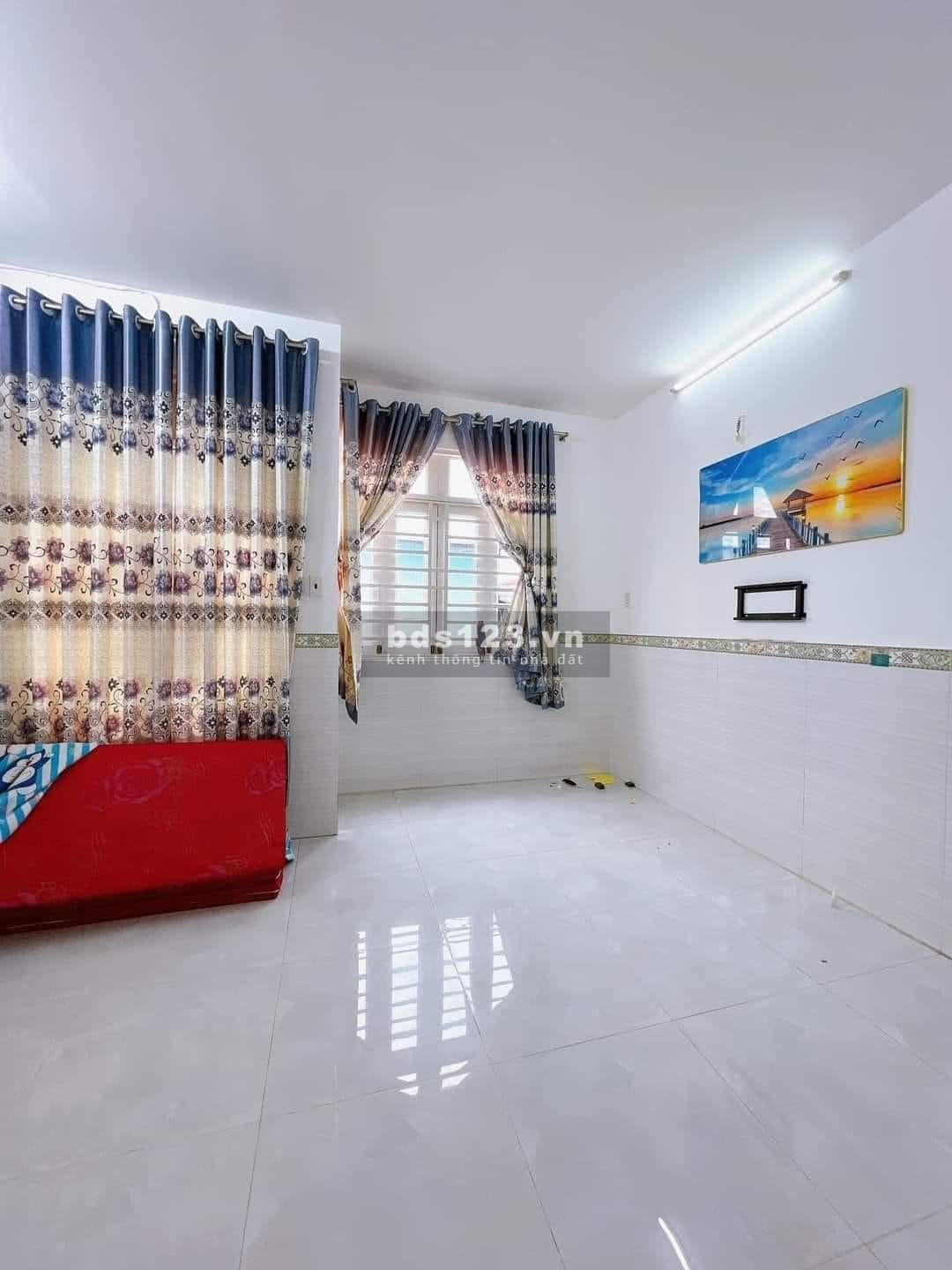 Bán nhà gấp Khánh Hội, phường 3, quận 4, 4 tầng, 32m2 gần trường học SHR 3 tỷ 4 LH 0931769418 Quân