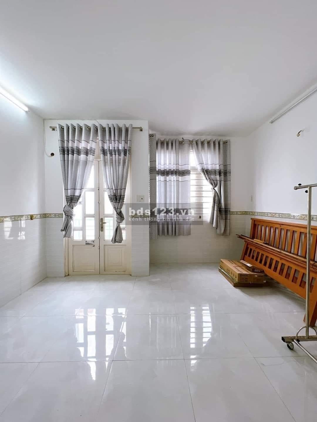 Bán nhà gấp Khánh Hội, phường 3, quận 4, 4 tầng, 32m2 gần trường học SHR 3 tỷ 4 LH 0931769418 Quân