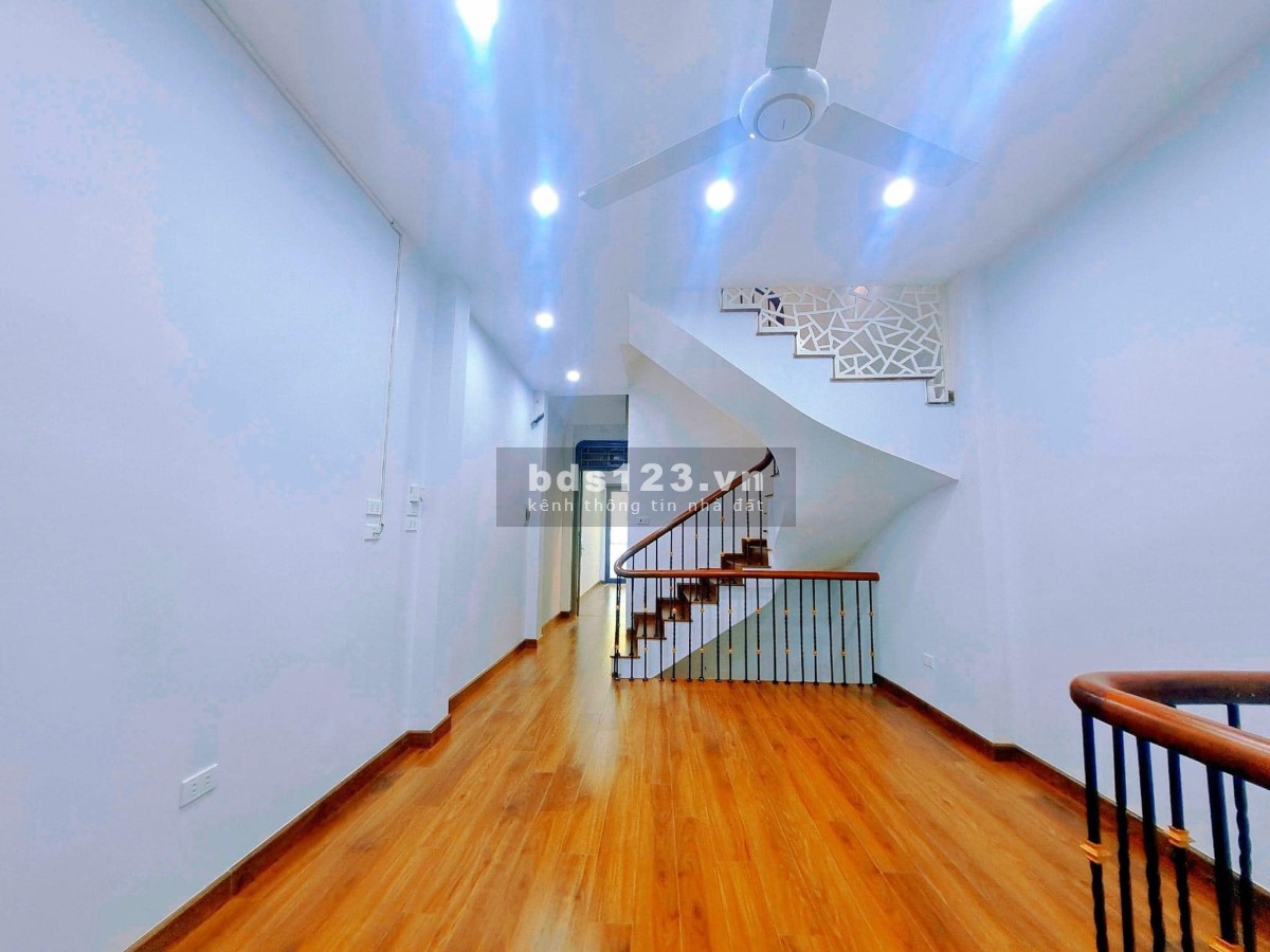 Cần bán nhà, diện tích 52m2, 5 tầngĐịa chỉ: Nguyễn Thị Định, Cầu Giấy