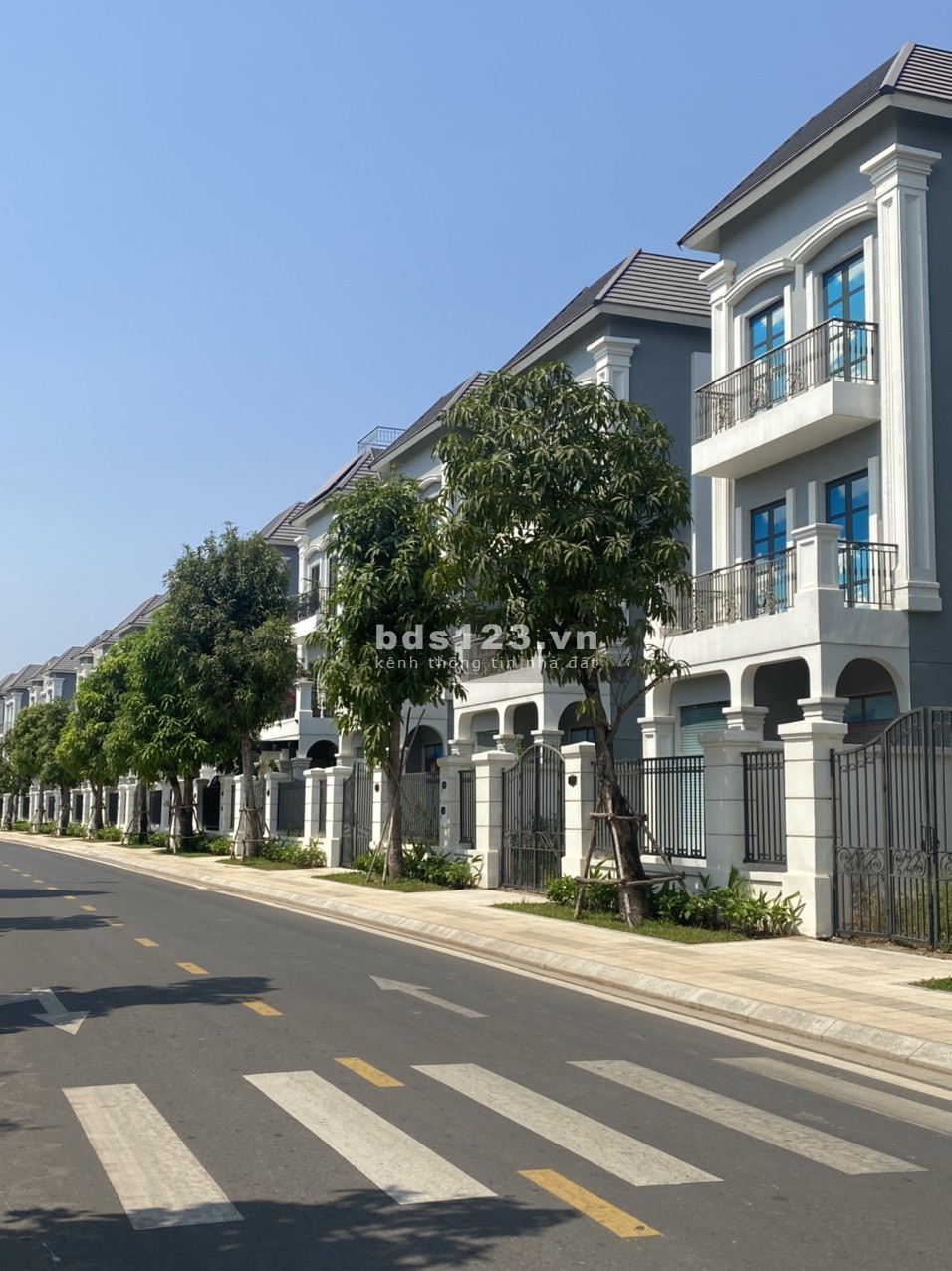 Bán lỗ 8 tỷ biệt thự 400m2 Vinhomes Quận 9 chỉ 58,7 tỷ BTP