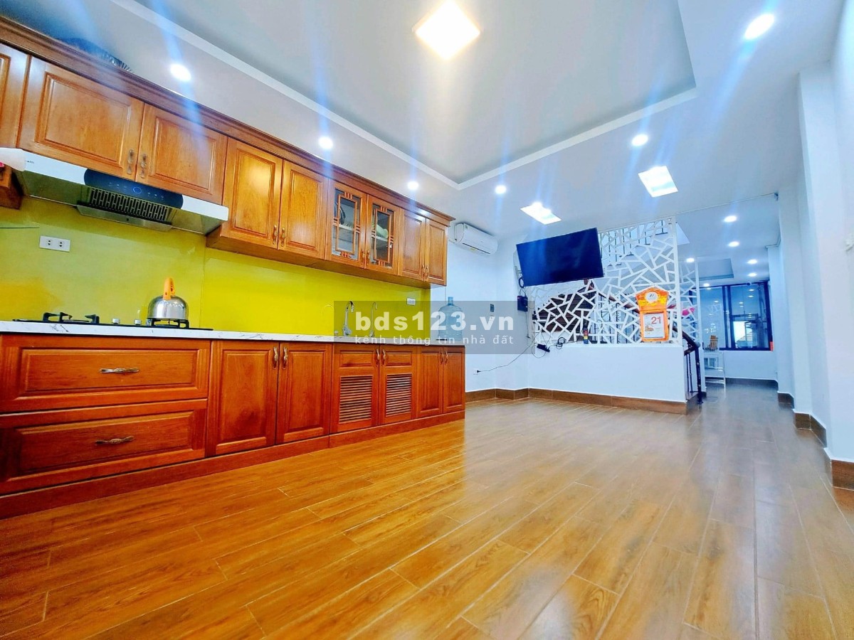 Cần bán nhà, diện tích 52m2, 5 tầngĐịa chỉ: Nguyễn Thị Định, Cầu Giấy