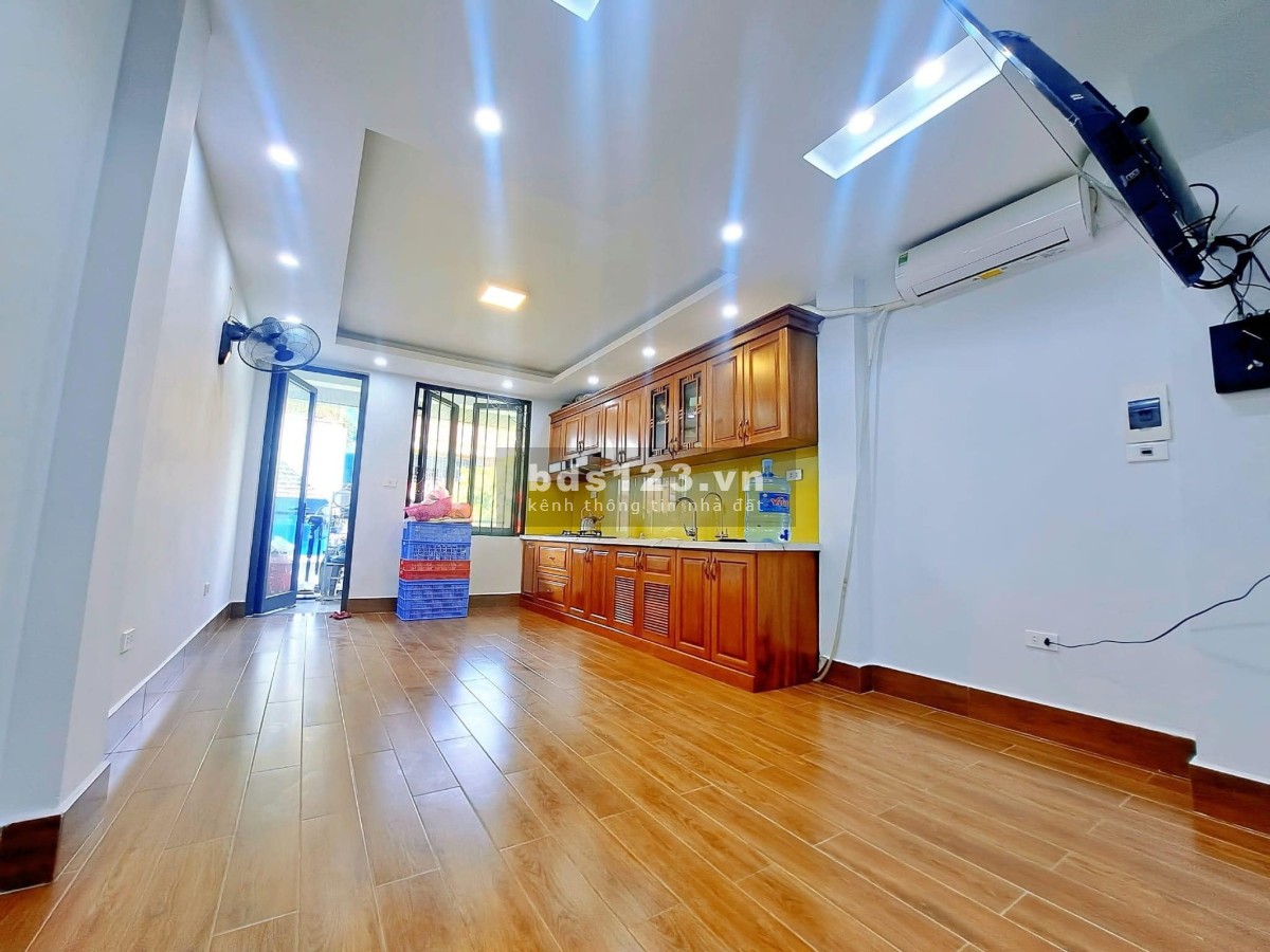 Cần bán nhà, diện tích 52m2, 5 tầngĐịa chỉ: Nguyễn Thị Định, Cầu Giấy
