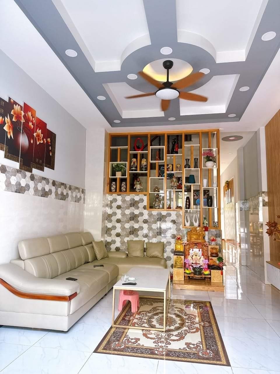 Nhà bán như hình ở ngay 4x15.2 - Ô tô để trong nhà Đường số 30 Linh Đông