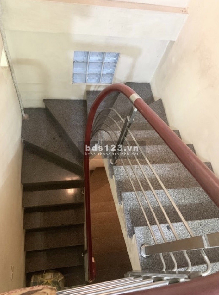 Bán nhà Cố Nhuế, lô góc, ngõ nông, thông tứ phía, diện tích 40M2, 4 tầng, 3 tỷ 3.