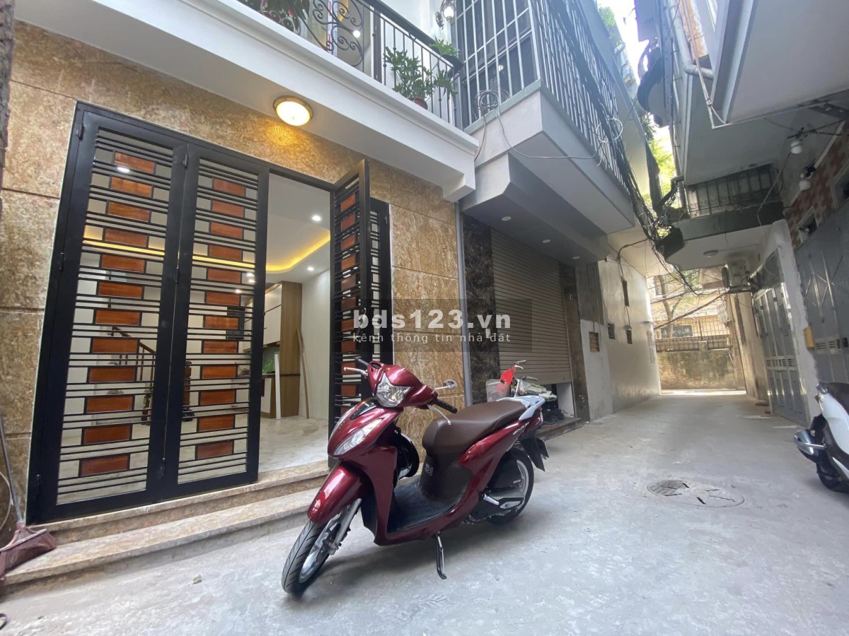 Bán nhà Phúc Diễn, trước nhà ô tô tránh, ô tô vào, nhà đẹp gần phố ở luôn, chủ cần bán