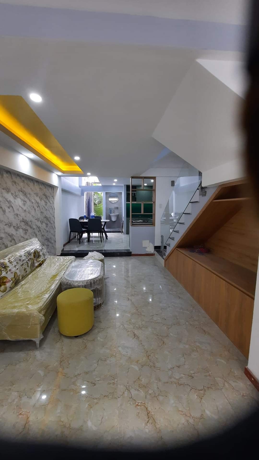 Nhà mới ở ngay 4m x 17m ô tô ra vào có nội thất đầy đủ QL13 Hiệp Bình Phước