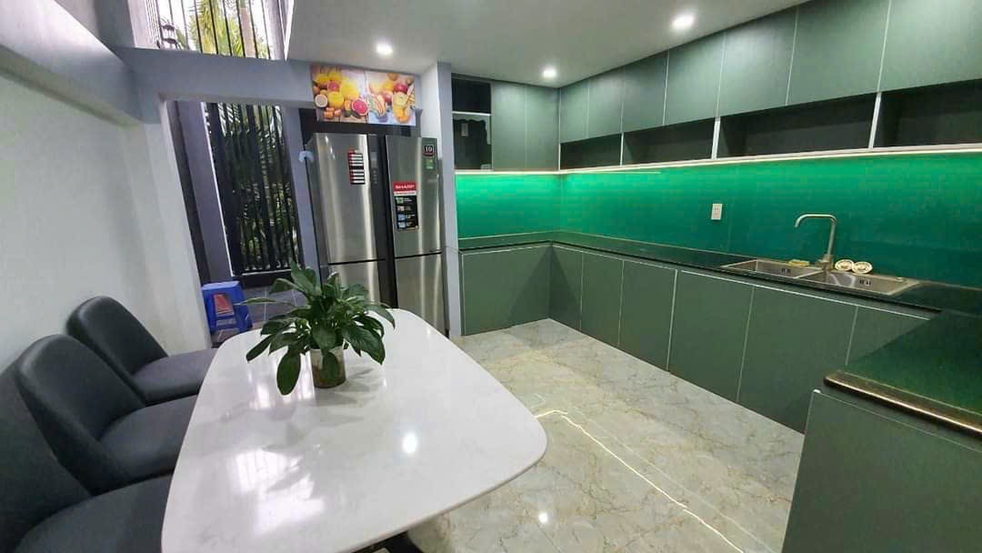 Nhà mới ở ngay 4m x 17m ô tô ra vào có nội thất đầy đủ QL13 Hiệp Bình Phước