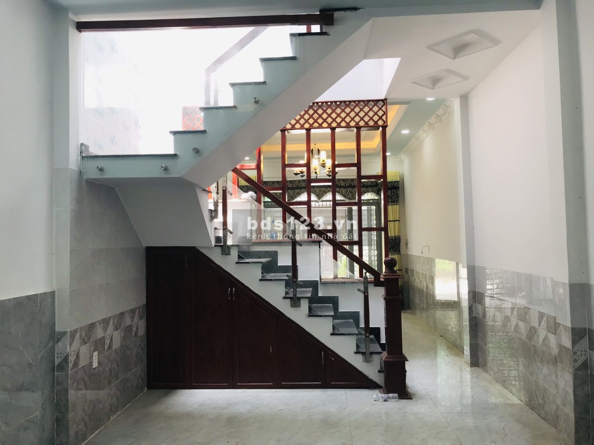 Bán Nhà Hóc Môn Sổ Hồng Riêng,148m2, Đường 12 Mét, Hướng Chính Nam