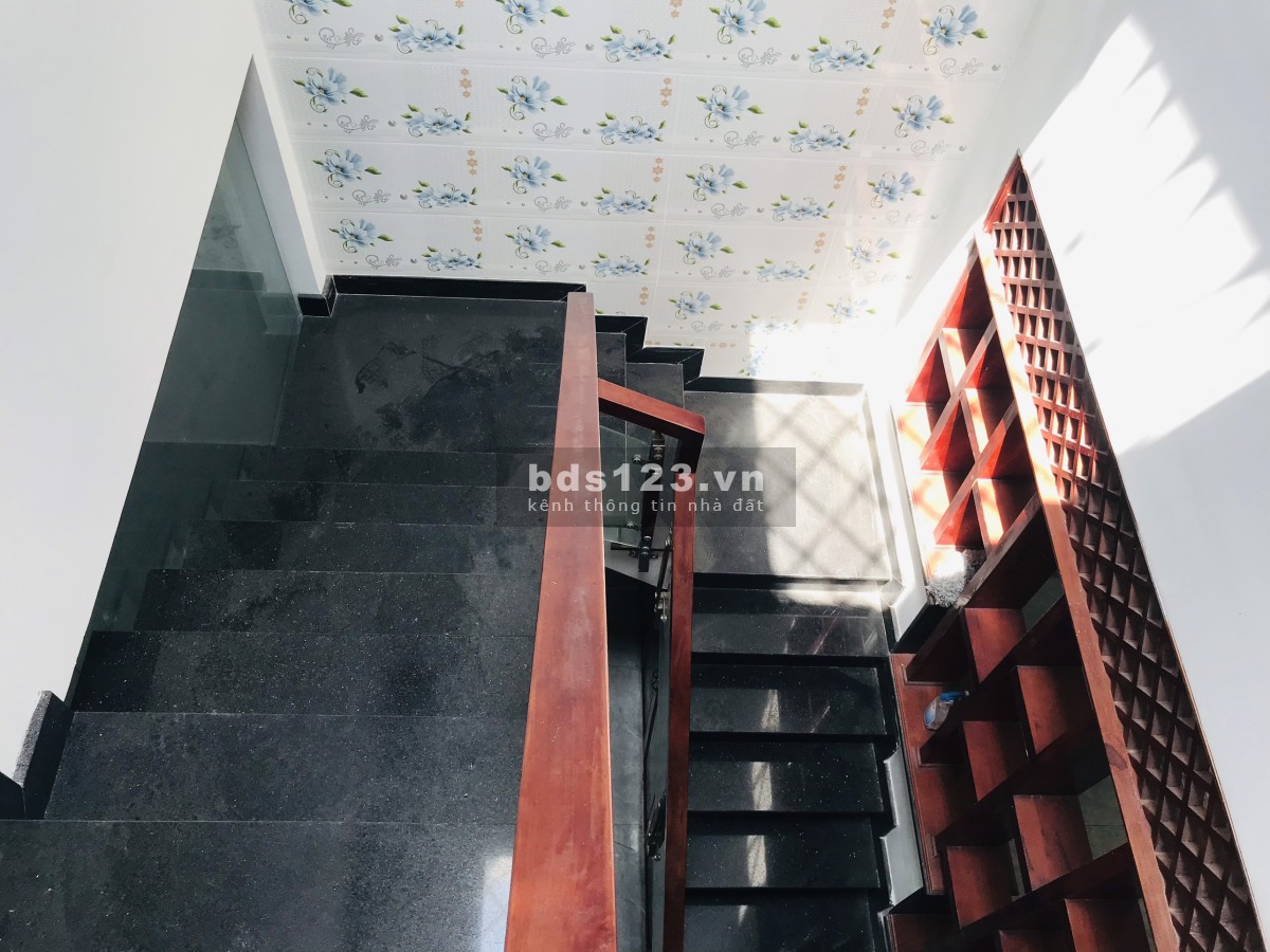 Bán Nhà Hóc Môn Sổ Hồng Riêng,148m2, Đường 12 Mét, Hướng Chính Nam