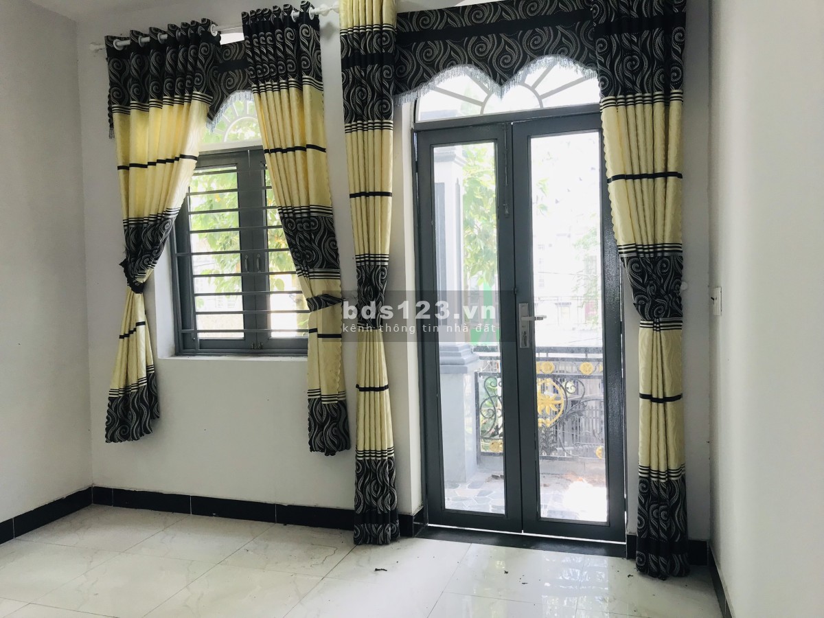Bán Nhà Hóc Môn Sổ Hồng Riêng,148m2, Đường 12 Mét, Hướng Chính Nam