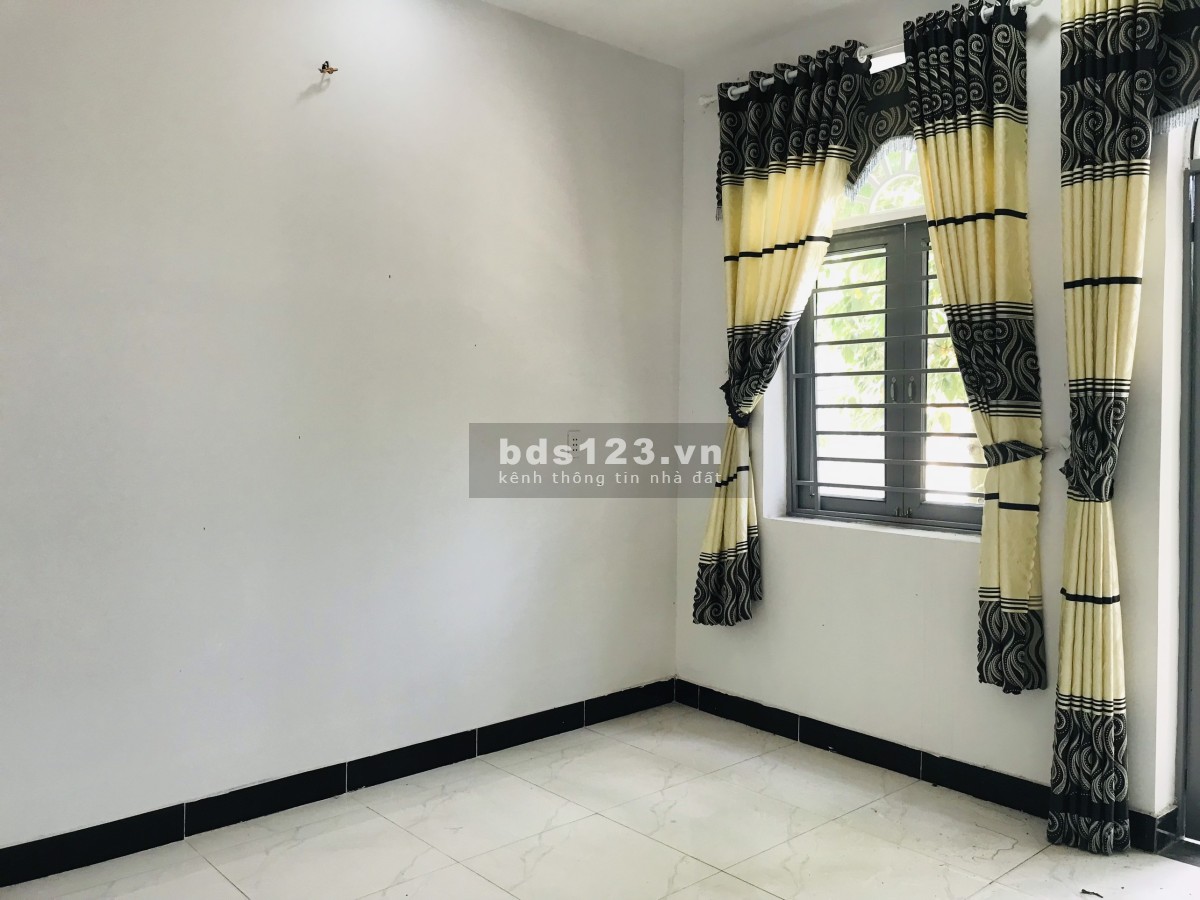 Bán Nhà Hóc Môn Sổ Hồng Riêng,148m2, Đường 12 Mét, Hướng Chính Nam