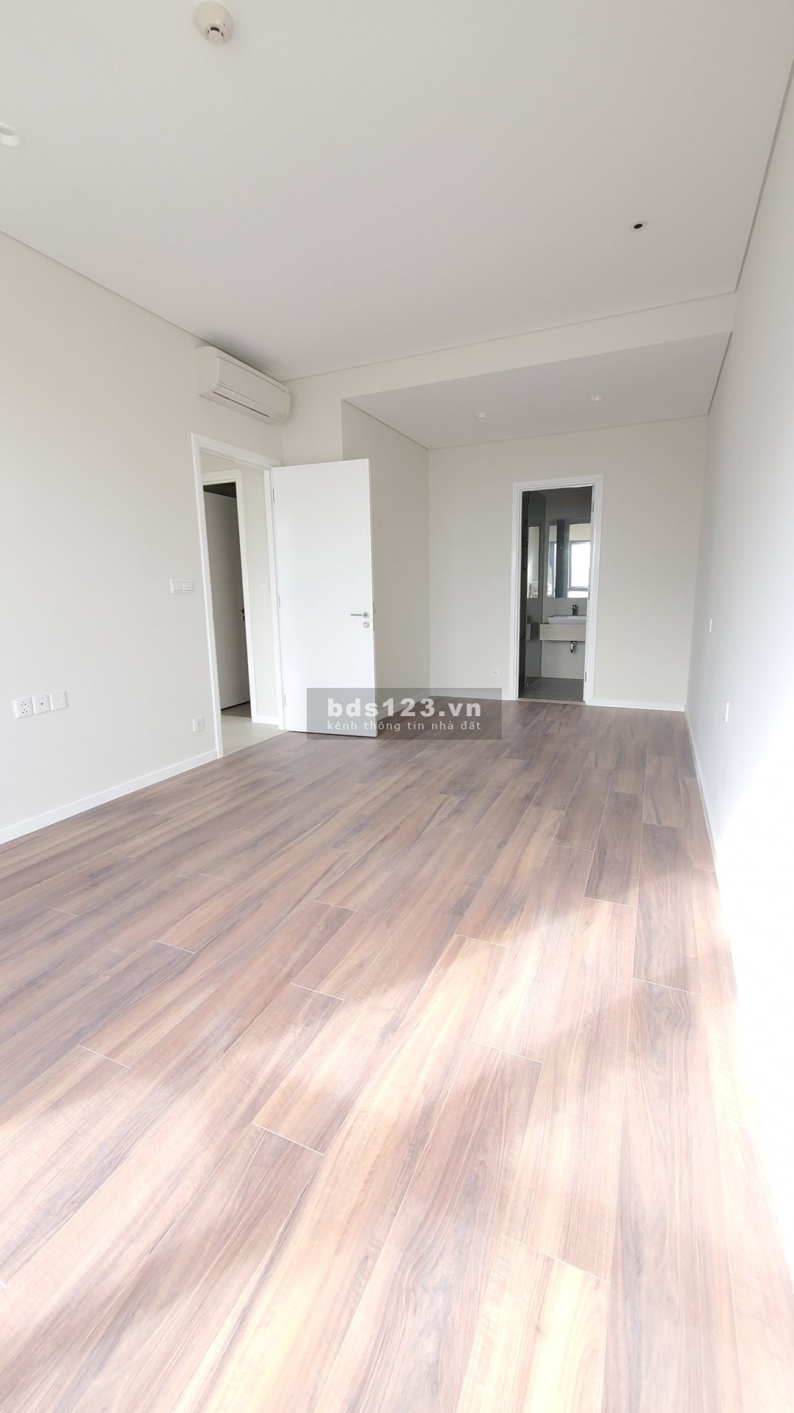Cho thuê 3 phòng ngủ Đảo Kim Cương nội thất cơ bản chỉ 1600$ bao phí còn thương lượng 0945 822 716.