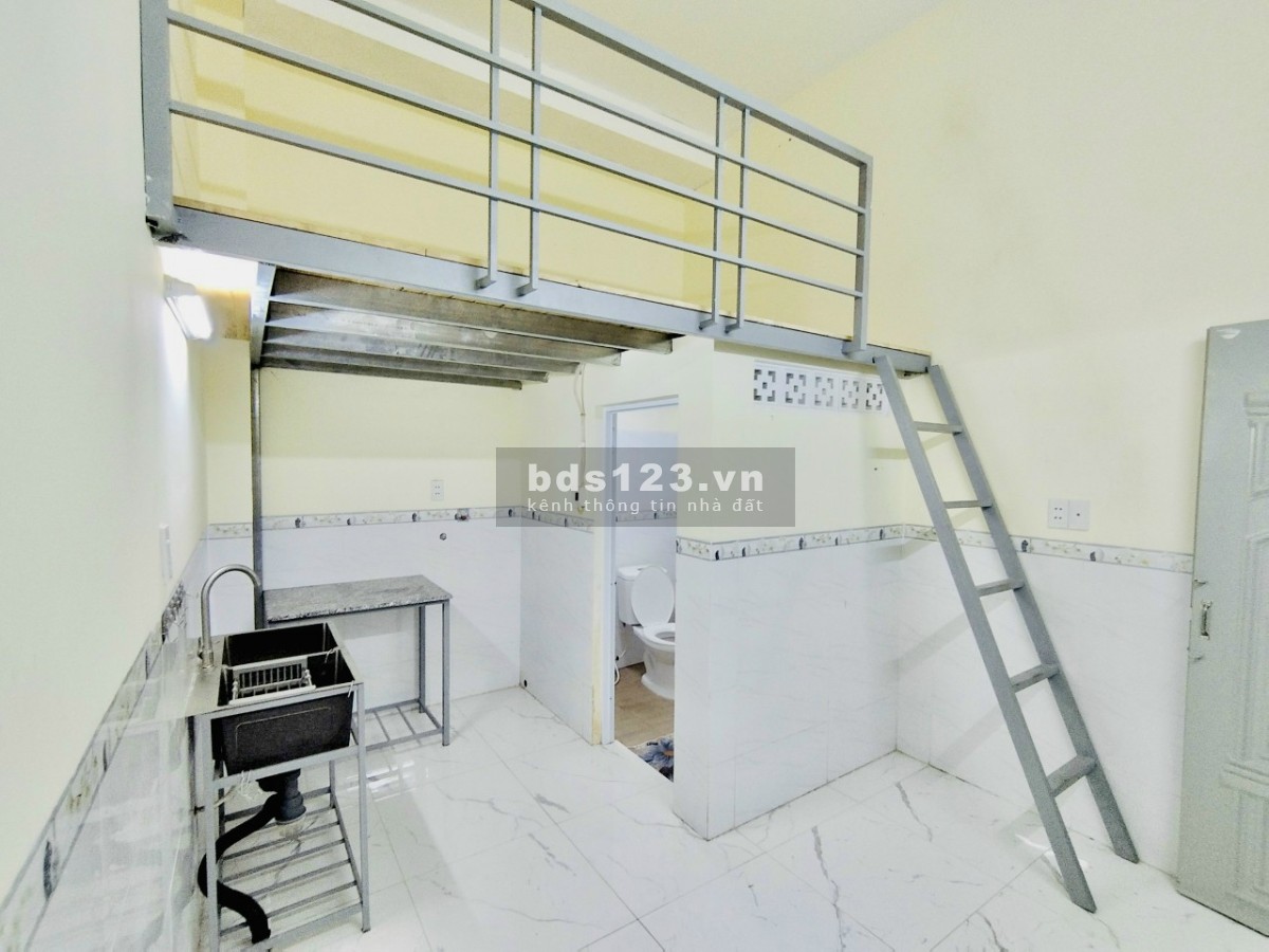 Cho thuê phòng gác cao ngay ngã tư Ga, quận 212