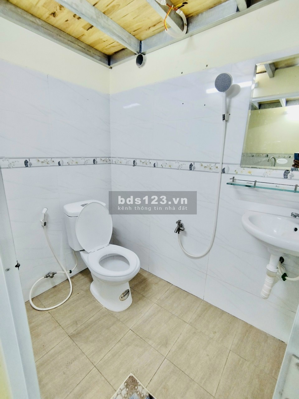 Cho thuê phòng gác cao ngay ngã tư Ga, quận 212