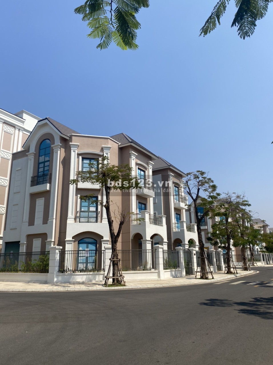 Bán gấp biệt thự song lập 200m2 khu Compound Vinhomes Quận 9 giá 23 tỷ