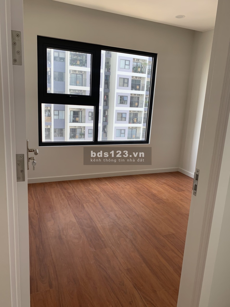 Cắt lỗ căn hộ góc 2 ngủ +1, 2wc CC Vinhomes Smart City, tầng trung view hồ công viên, giá 2.67 tỷ