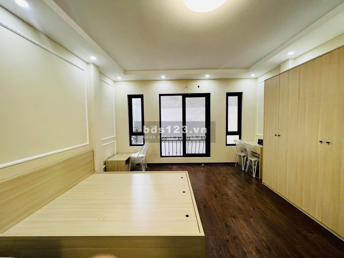 Bán nhà Nguyễn Khang với diện tích 50m2, 5 tầng 4,6 mt. nhỉnh 8 tỷ