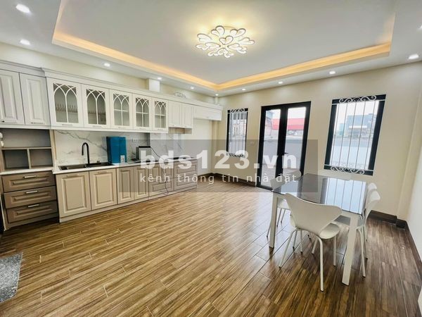 Bán nhà Nguyễn Khang với diện tích 50m2, 5 tầng 4,6 mt. nhỉnh 8 tỷ