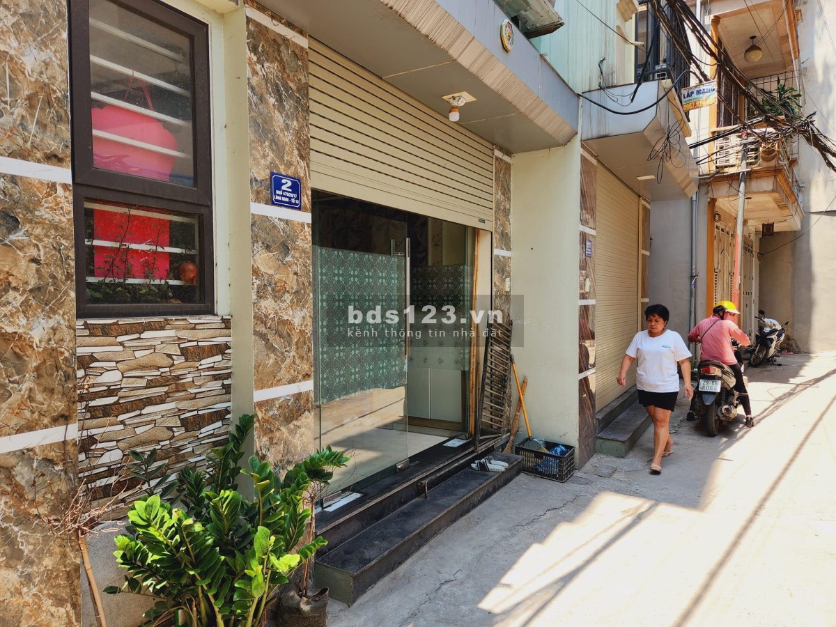 Chính chủ bán nhà ngõ 479 Lĩnh Nam, Hoàng Mai. DT 50mx5T, MT 4.5m. Giá 2.95 tỷ. LH 0943128768