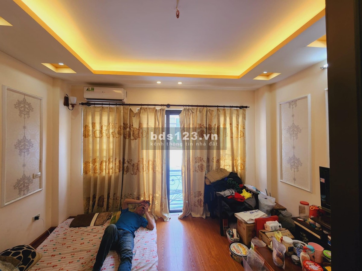Chính chủ bán nhà ngõ 479 Lĩnh Nam, Hoàng Mai. DT 50mx5T, MT 4.5m. Giá 2.95 tỷ. LH 0943128768