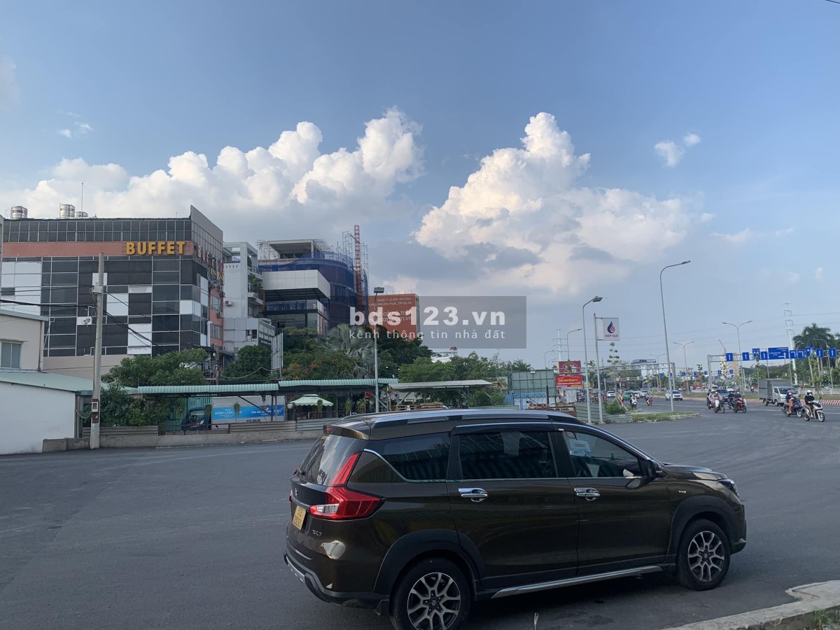 Bán gấp đất mặt tiền đường Nguyễn Văn Linh, P.Tân Thuận Tây, Q7, 138m2 = 6,2m x 25m, chỉ 15,5 tỷ