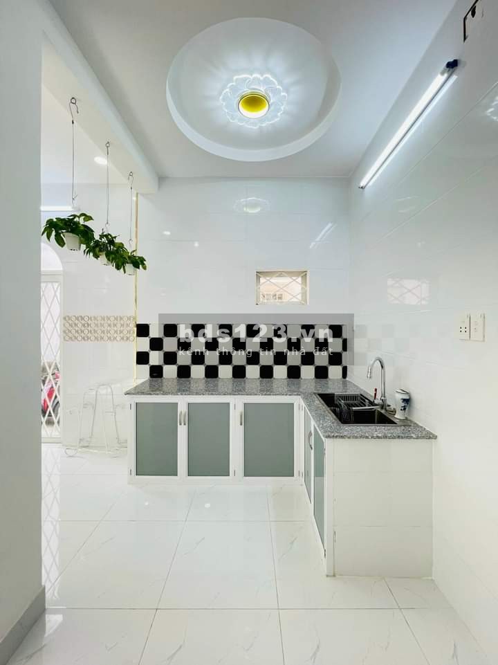 Kẹt NH bán gấp nhà 35m2 mới, đẹp p3, gò vấp ra sân bay chỉ 10p. chỉ nhỉnh hơn 3tỷ.
