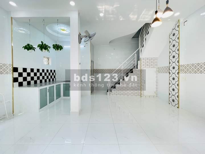 Kẹt NH bán gấp nhà 35m2 mới, đẹp p3, gò vấp ra sân bay chỉ 10p. chỉ nhỉnh hơn 3tỷ.