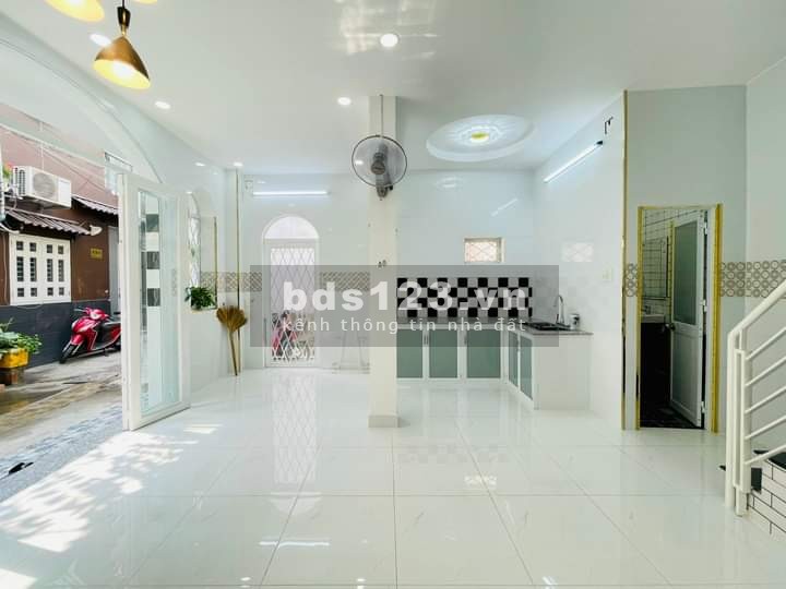 Kẹt NH bán gấp nhà 35m2 mới, đẹp p3, gò vấp ra sân bay chỉ 10p. chỉ nhỉnh hơn 3tỷ.