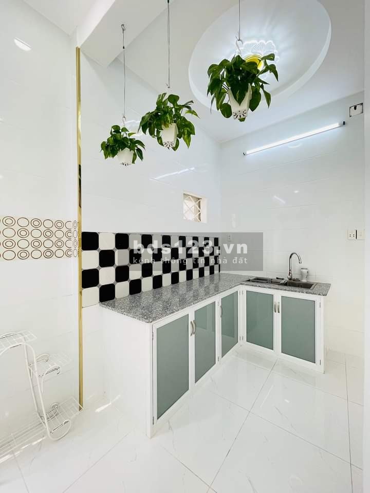 Kẹt NH bán gấp nhà 35m2 mới, đẹp p3, gò vấp ra sân bay chỉ 10p. chỉ nhỉnh hơn 3tỷ.
