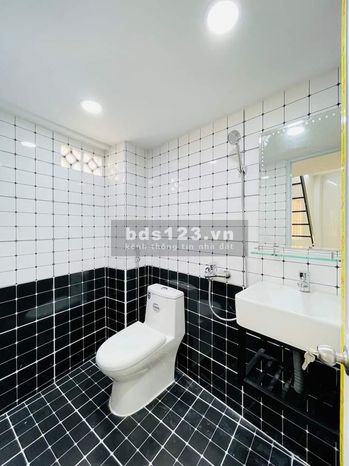 Kẹt NH bán gấp nhà 35m2 mới, đẹp p3, gò vấp ra sân bay chỉ 10p. chỉ nhỉnh hơn 3tỷ.
