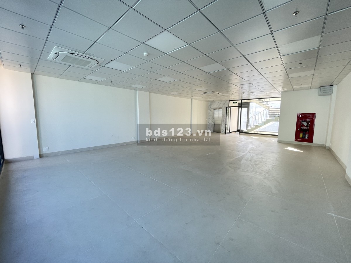 Ở đây có cho thuê văn phòng giá siêu rẻ và rộng rãi