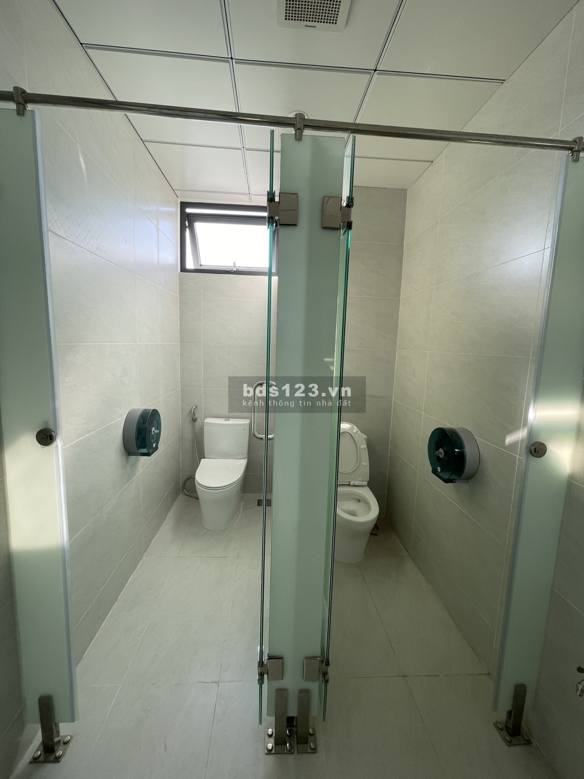 Ở đây có cho thuê văn phòng giá siêu rẻ và rộng rãi