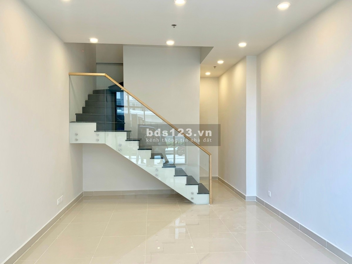 Tôi cần bán gấp shophouse RichStar Novaland mặt tiền Hòa Bình.Quận Tân Phú. Giá siêu rẻ chỉ 4 tỷ.
