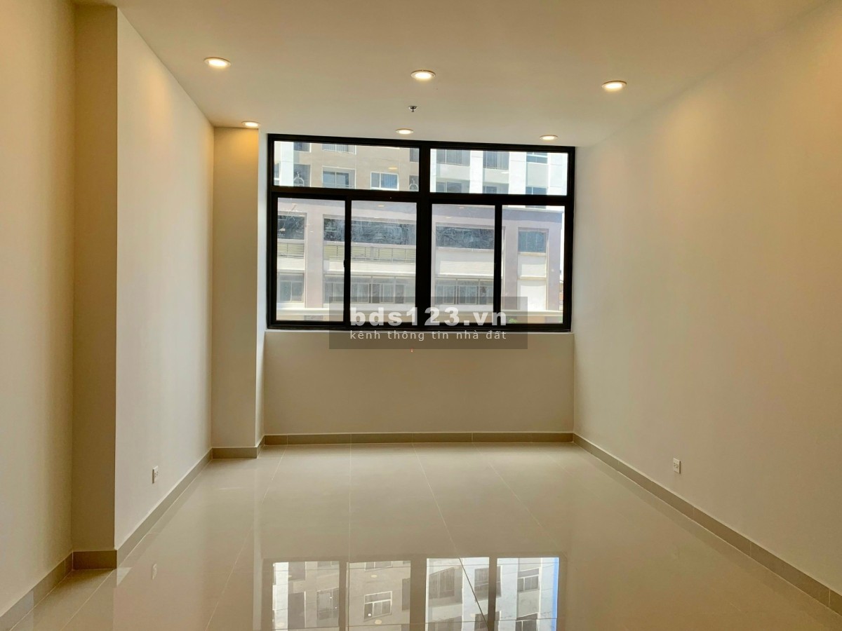 Tôi cần bán gấp shophouse RichStar Novaland mặt tiền Hòa Bình.Quận Tân Phú. Giá siêu rẻ chỉ 4 tỷ.