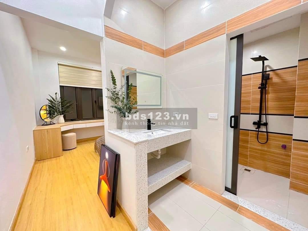 Bán nhà ở Dịch Vọng Hậu - Cầu Giấy, 50m2, 5 tầng, giá 4 tỷ