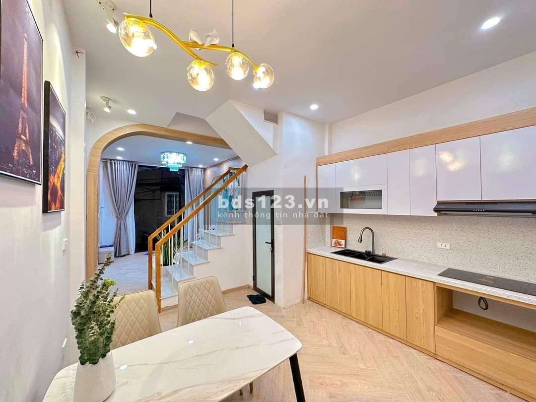 Bán nhà ở Dịch Vọng Hậu - Cầu Giấy, 50m2, 5 tầng, giá 4 tỷ