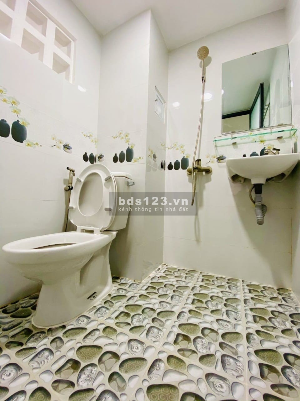 CHDV Huỳnh Tấn Phát, P. Tân Thuận Tây, Q7, 123m2 = 7m x 18m, 5 lầu, thuê 80tr, chỉ 13,5 tỷ