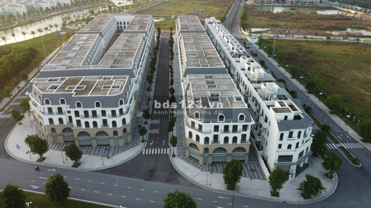 Shop TMDV khu Biển Hồ 9A xây 456m2 giá 11.2 tỷ tại Vin Gia Lâm (0985941715)