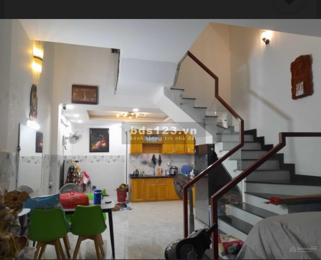 Cần bán nhà SH 57m2, hẻm rộng 6m,3tỷ2 P.Thạnh Lộc Q.12 gần trường học,chợ Sân bay TSN.LH: 0941580114