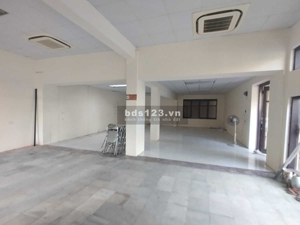 Cho thuê mặt bằng 100m2 phù hợp làm showroom, chuyển phát, lớp học ở Thái Thịnh