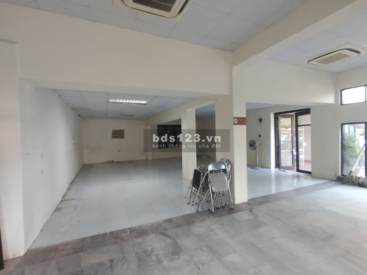 Cho thuê mặt bằng 100m2 phù hợp làm showroom, chuyển phát, lớp học ở Thái Thịnh