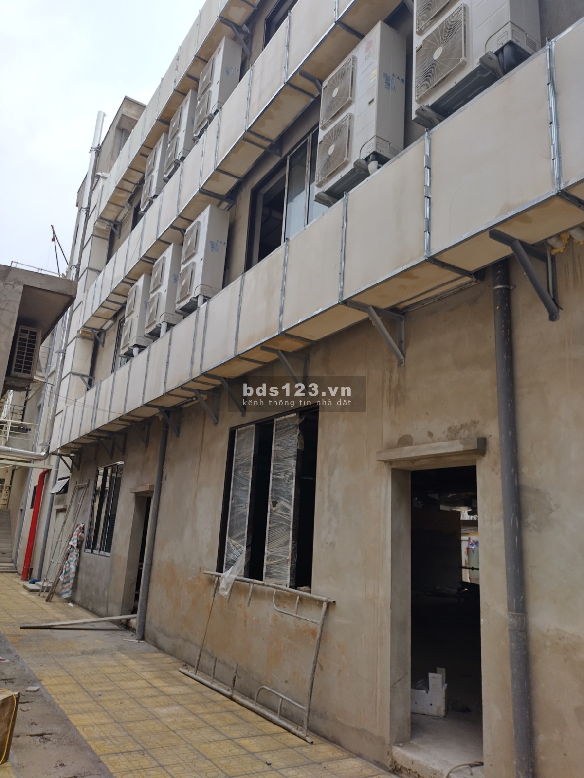 Cho thuê mặt bằng diện tich từ 80-150-500m2. Mặt đường Bạch Đằng. Setup theo yêu cầu