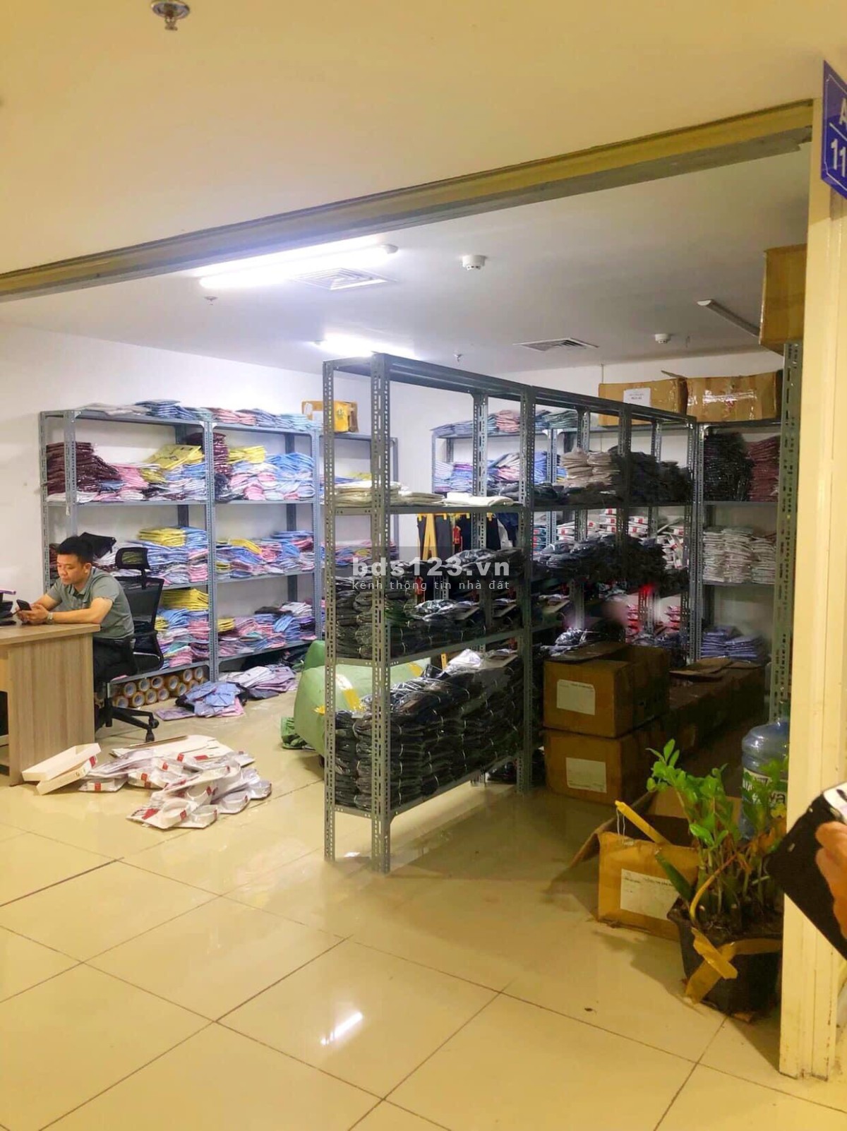 Cần cho thuê kho 9M2 giá 1,1 triệu/ tháng tại trung tâm quận Tân Phú