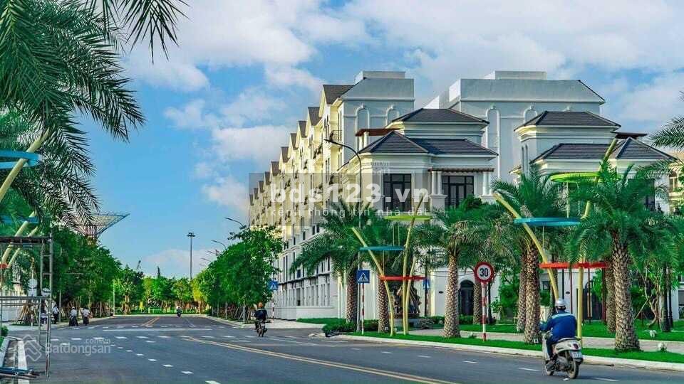 Bán gấp nhà phố 96m2 Vinhomes Quận 9 chỉ 13,5 tỷ BTp