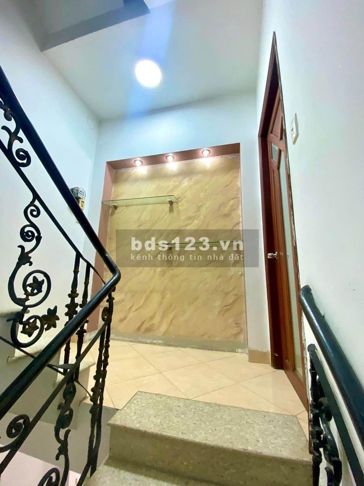 Nhà ngộp bank Nguyễn Phúc Nguyên 4 tầng hẻm xe hơi SHR chính chủ 4 tỷ 8 LH 0931769418